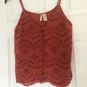 Japna Sm brick color lace detail tank top